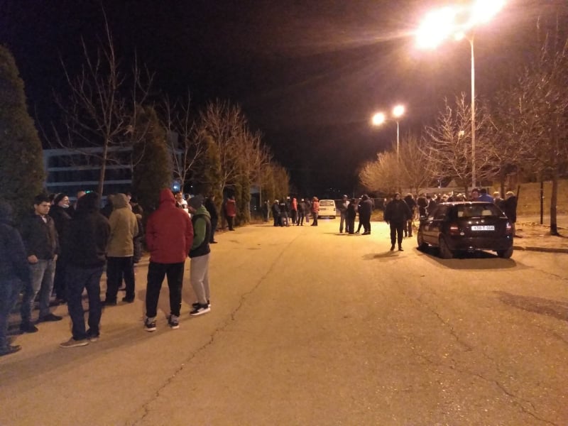 Policija vraća migrante s ulaza u Bihać, građani pred Birom